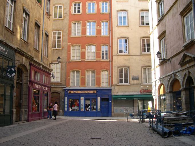  quartier ancien situé au pied de la colline de Fourvière